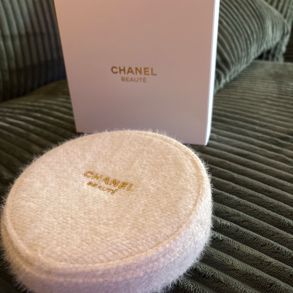 Chanel Beauté White Cosmetic Case